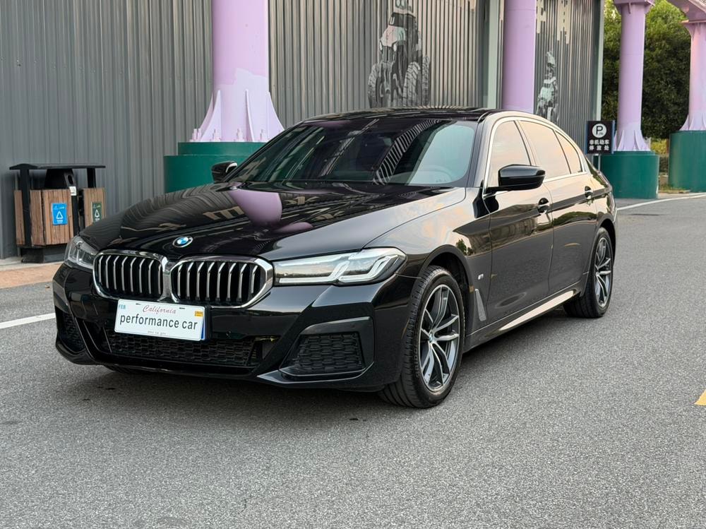 BMW 5-Series 2022 — фото автомобиля 1