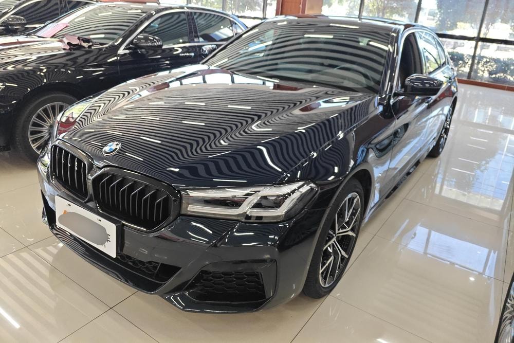 BMW 5-Series 2021 — фото автомобиля