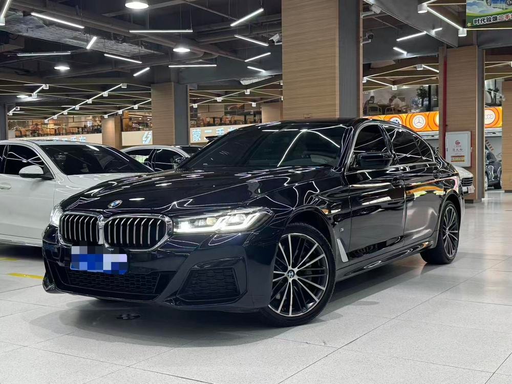 BMW 5-Series 2022 — фото автомобиля 1