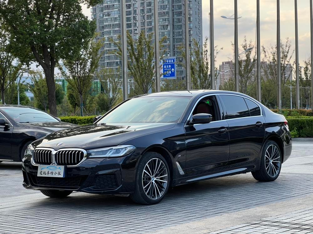 BMW 5-Series 2023 — фото автомобиля 1