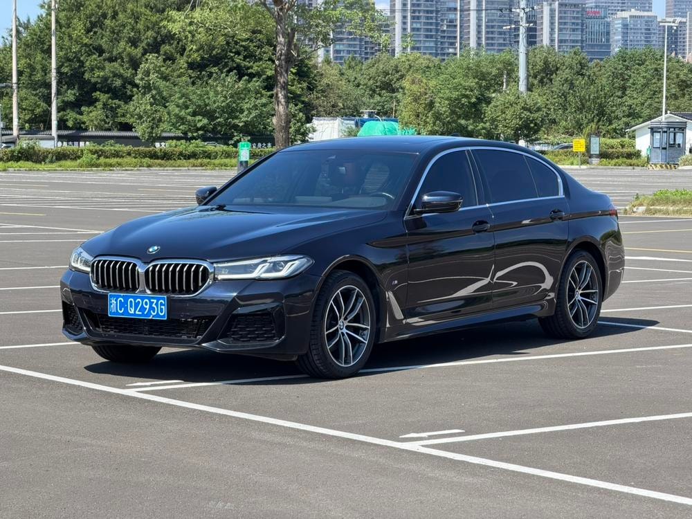 BMW 5-Series 2022 — фото автомобиля