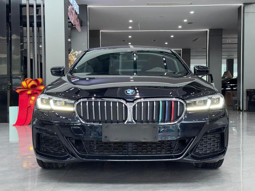 BMW 5-Series 2022 — фото автомобиля 1