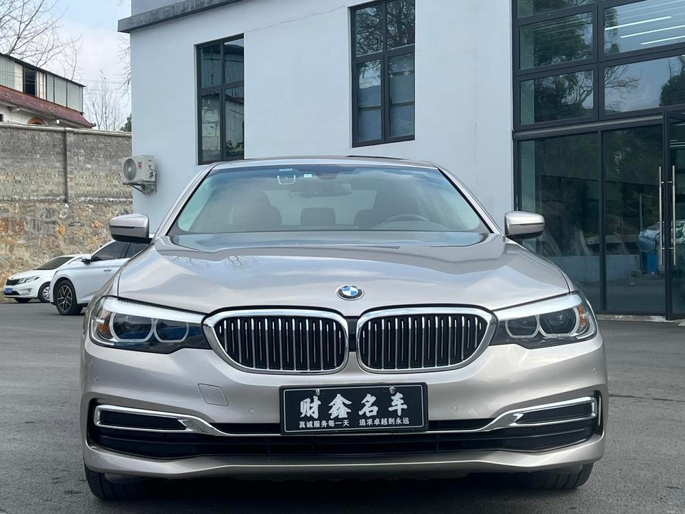 BMW 5-Series 2020 — фото автомобиля