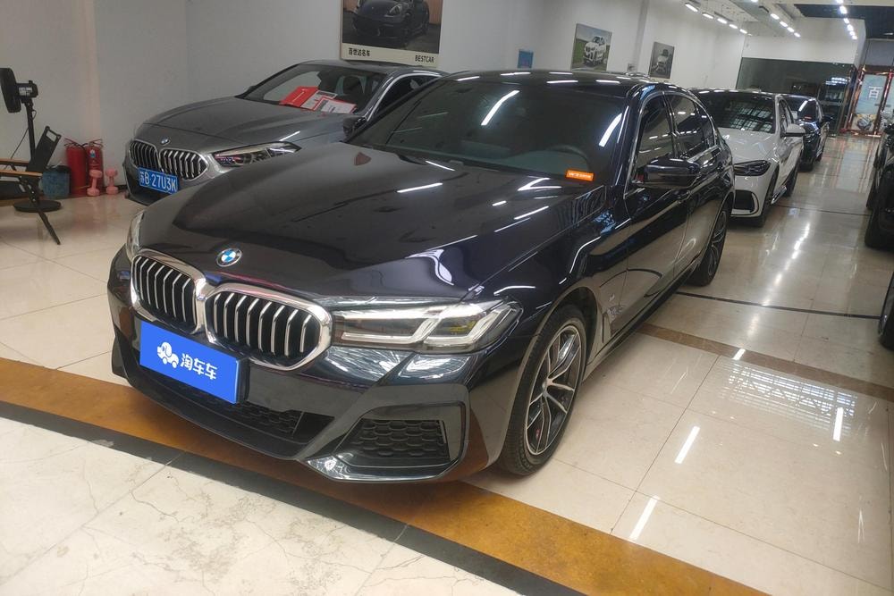 BMW 5-Series 2022 — фото автомобиля
