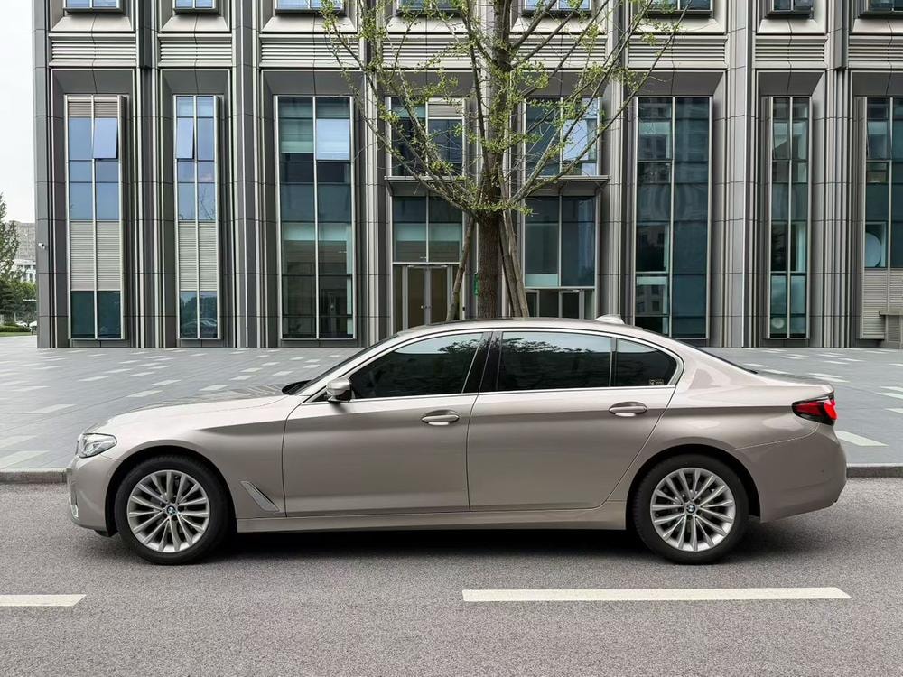 BMW 5-Series 2021 — фото автомобиля