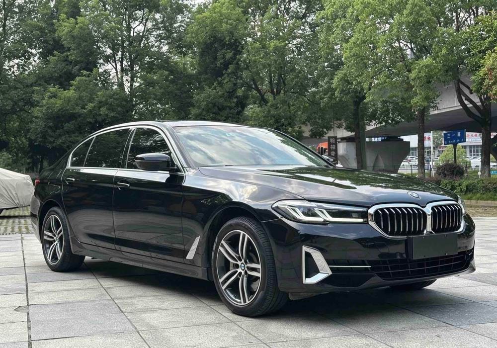 BMW 5-Series 2022 — фото автомобиля 1