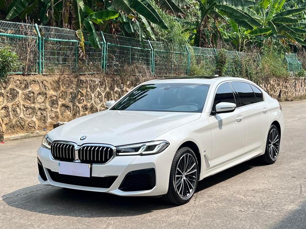 BMW 5-Series 2023 — фото автомобиля