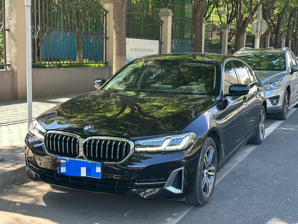 BMW 5-Series 2023 — фото автомобиля 1