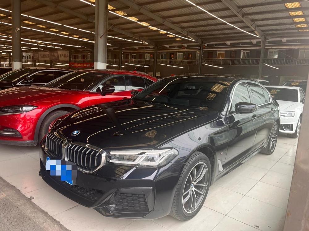 BMW 5-Series 2022 — фото автомобиля