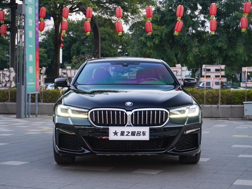 BMW 5-Series 2022 — фото автомобиля