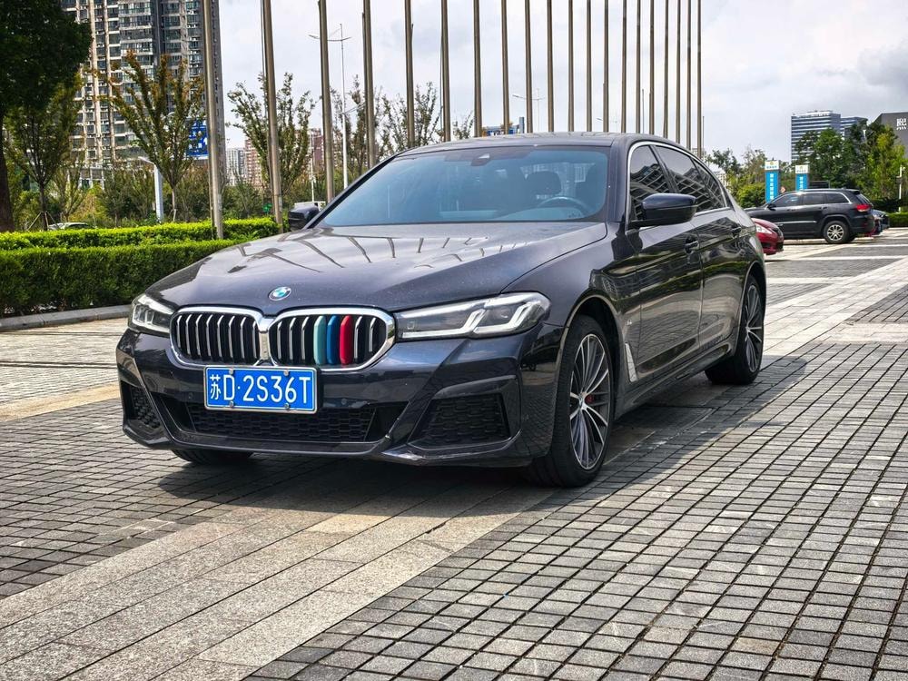 BMW 5-Series 2023 — фото автомобиля