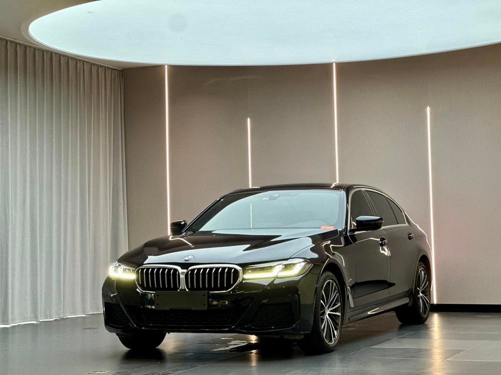 BMW 5-Series 2022 — фото автомобиля 1