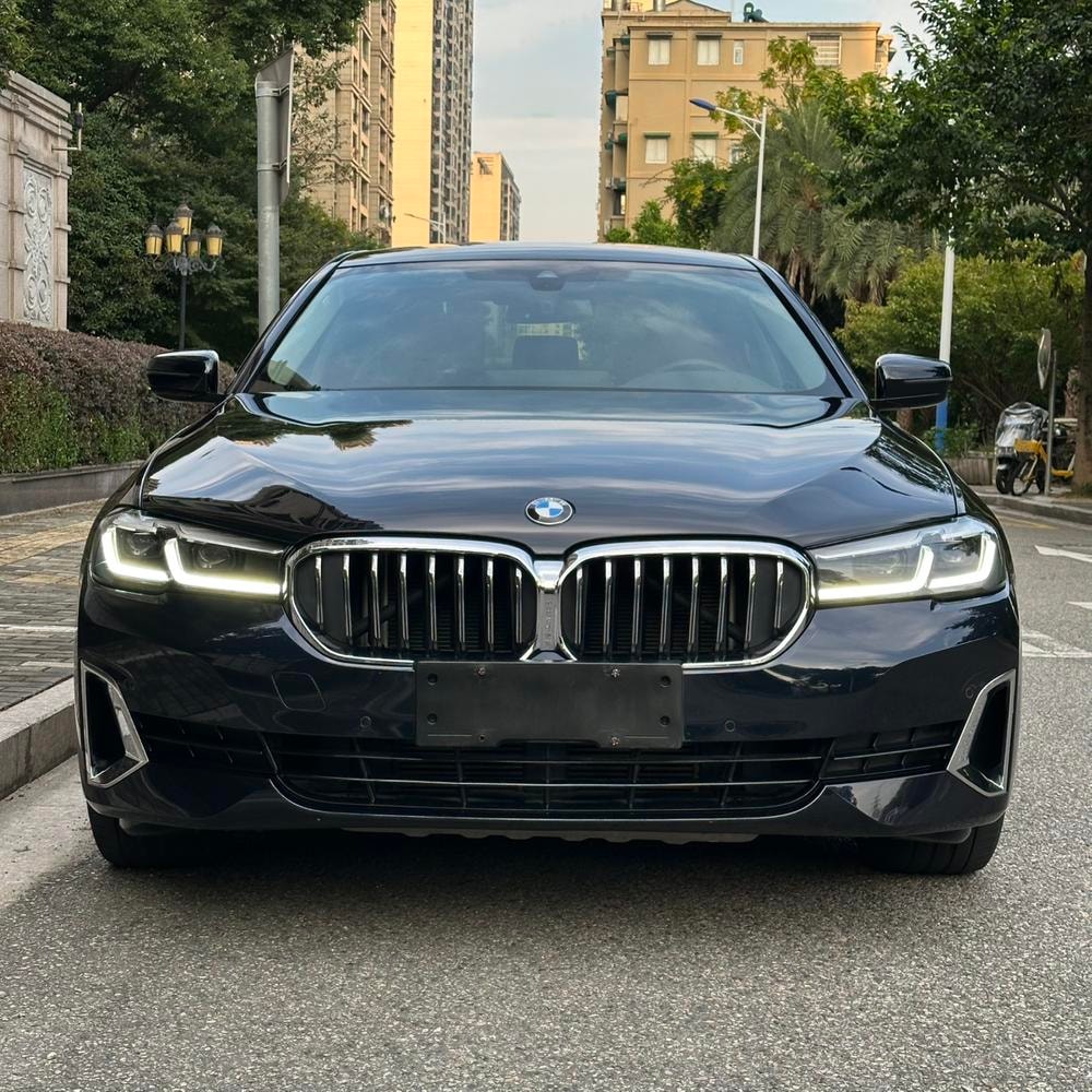 BMW 5-Series 2022 — фото автомобиля 1