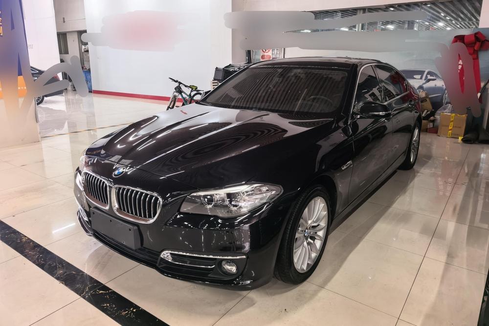 BMW 5-Series 2017 — фото автомобиля 1