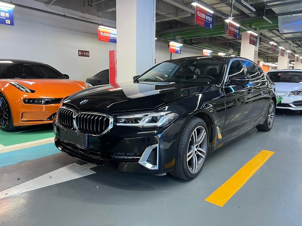 BMW 5-Series 2022 — фото автомобиля