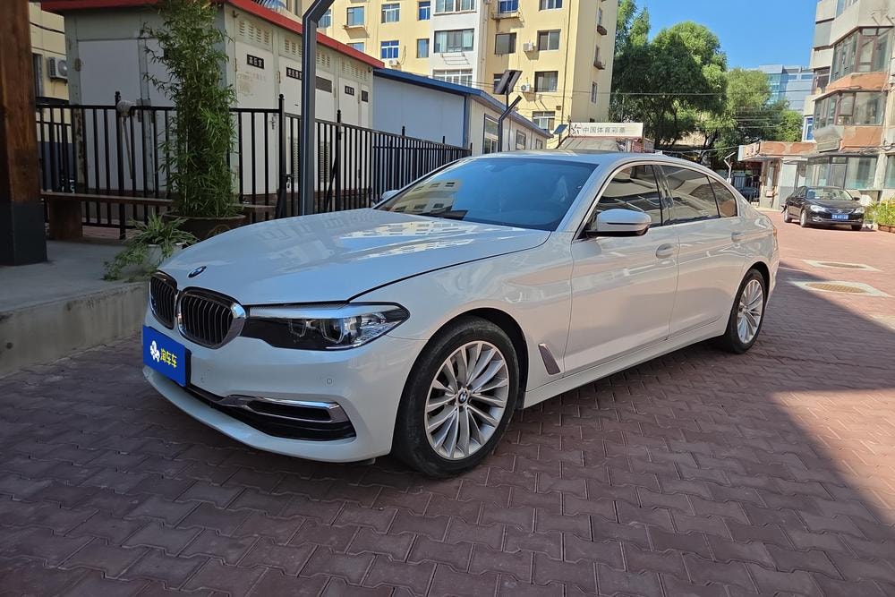 BMW 5-Series 2019 — фото автомобиля
