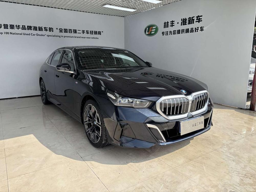 BMW 5-Series 2025 — фото автомобиля