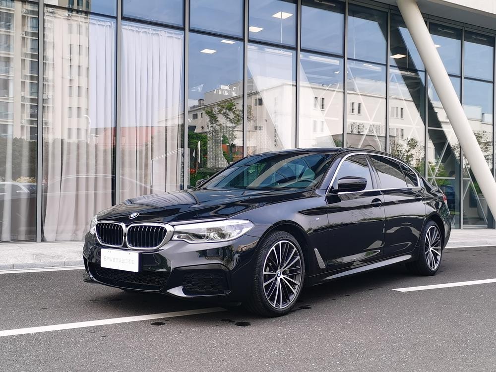BMW 5-Series 2020 — фото автомобиля