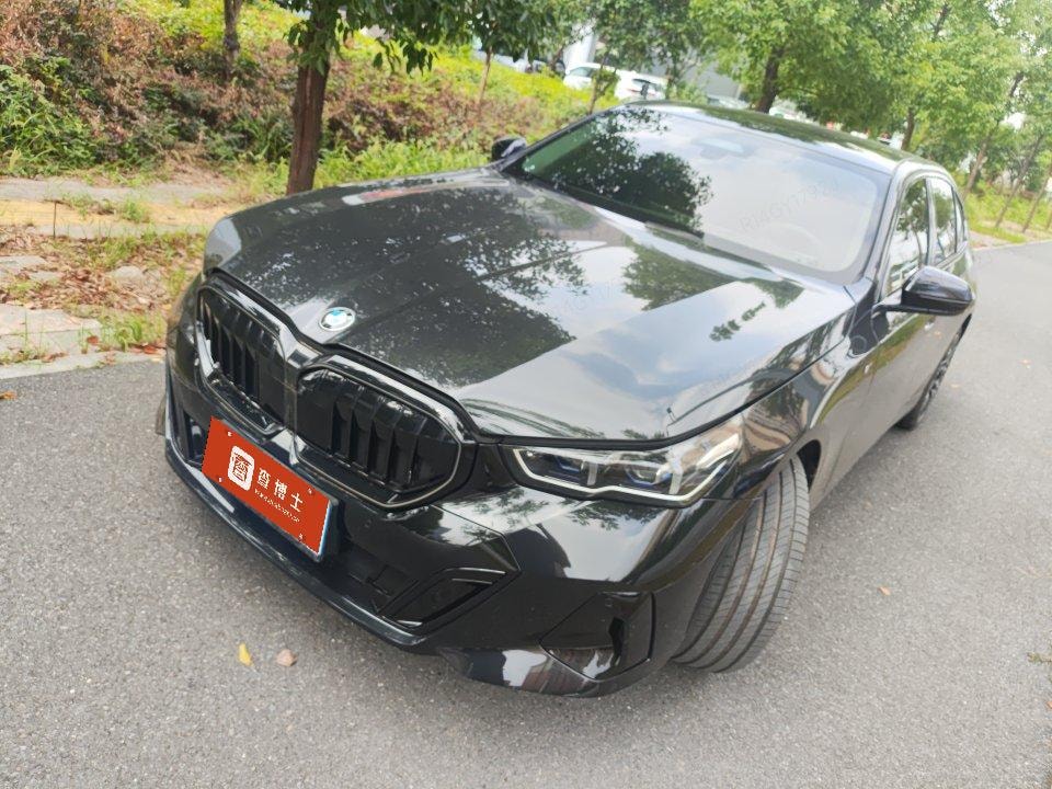 BMW 5-Series 2025 — фото автомобиля