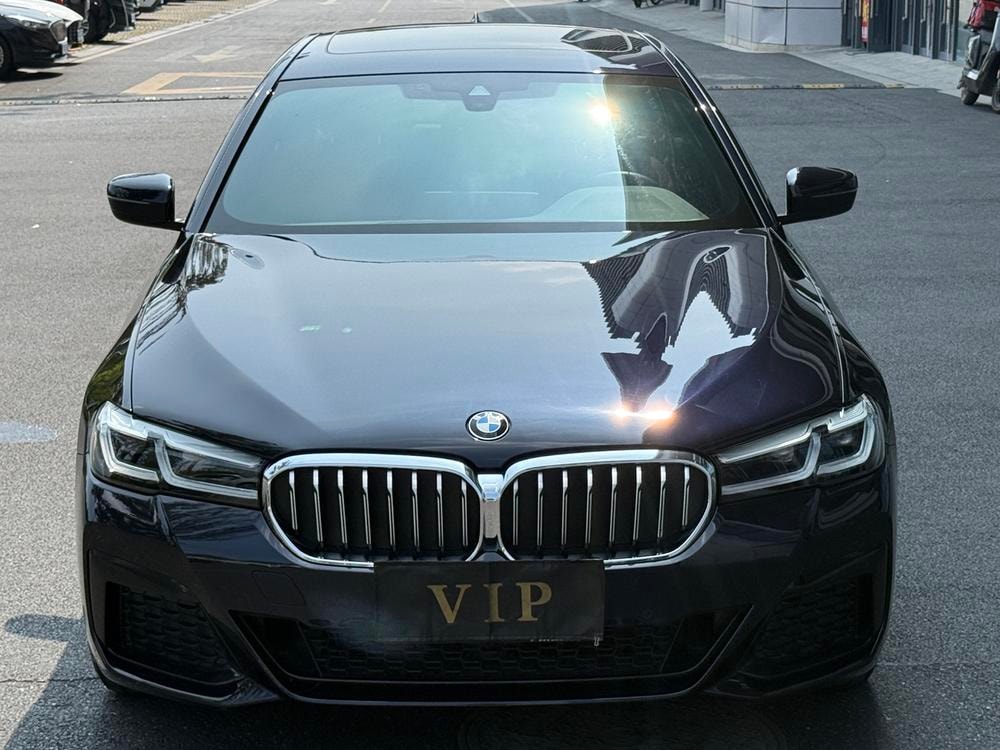 BMW 5-Series 2023 — фото автомобиля