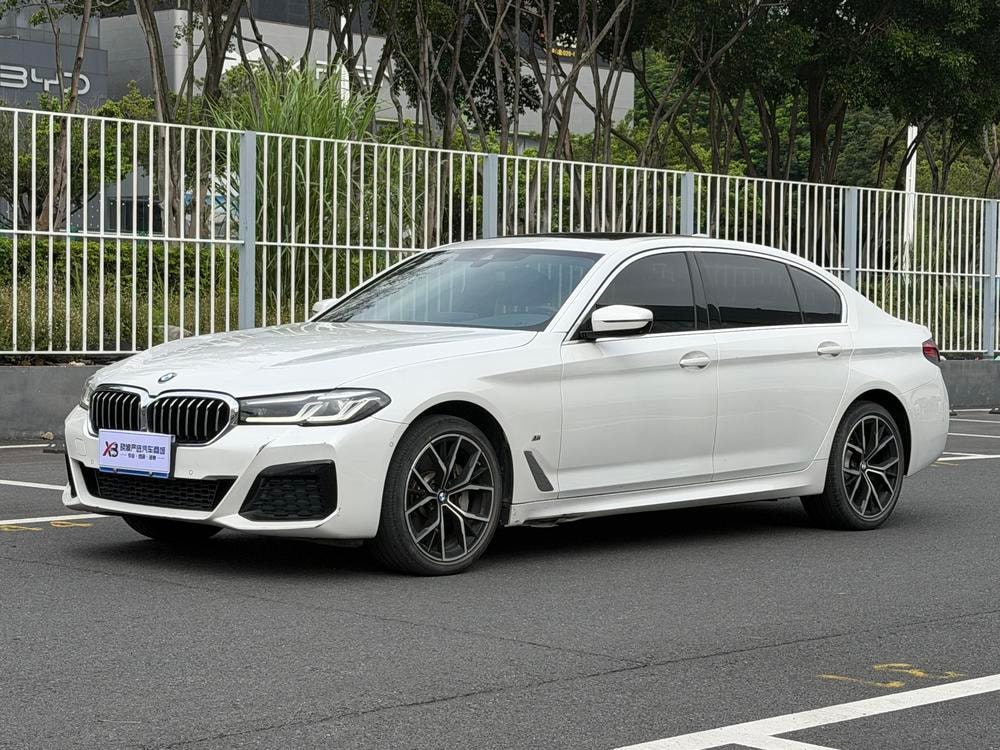 BMW 5-Series 2022 — фото автомобиля