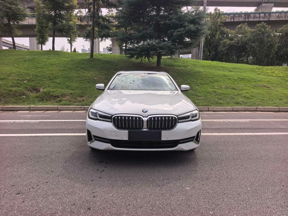 BMW 5-Series 2023 — фото автомобиля