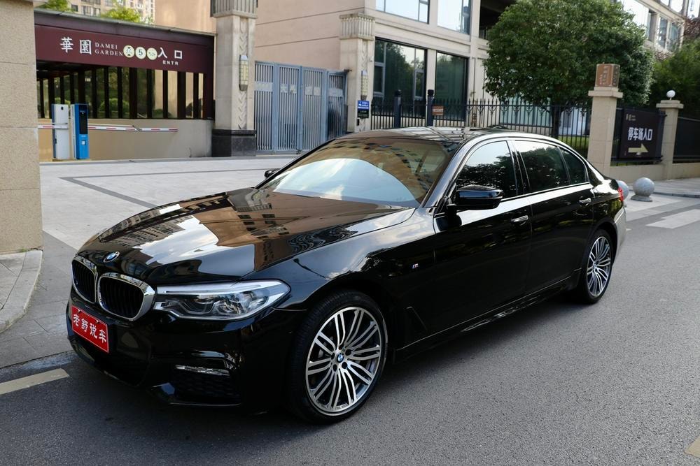 BMW 5-Series 2018 — фото автомобиля