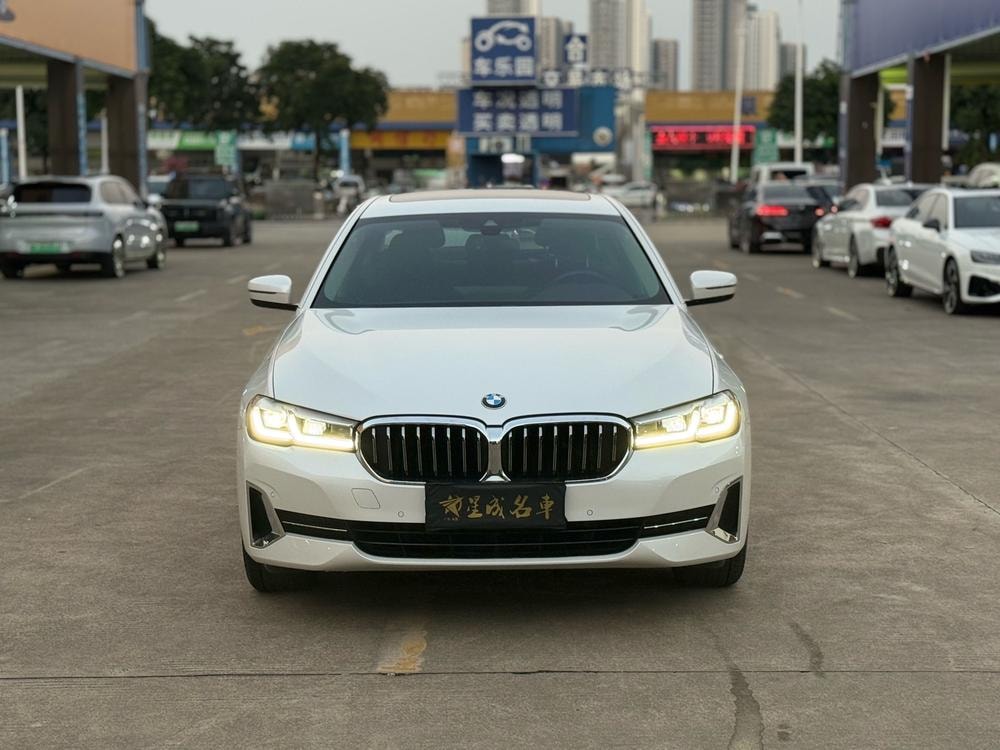 BMW 5-Series 2023 — фото автомобиля