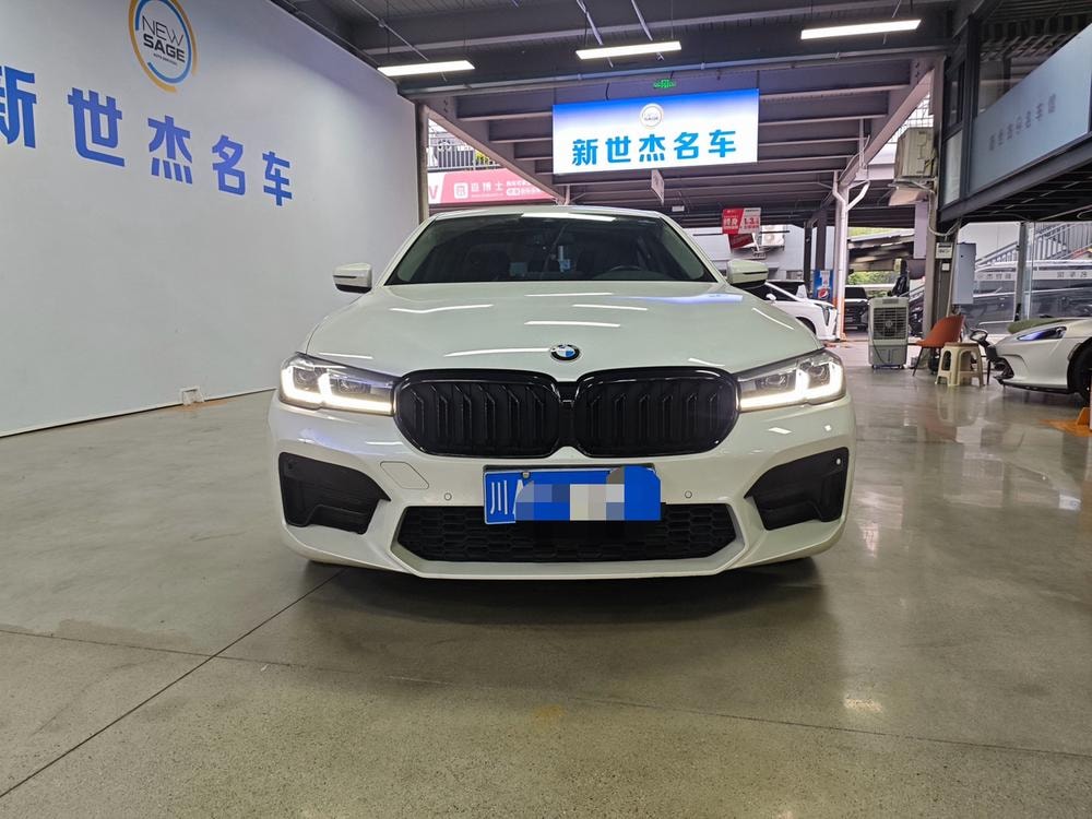 BMW 5-Series 2021 — фото автомобиля