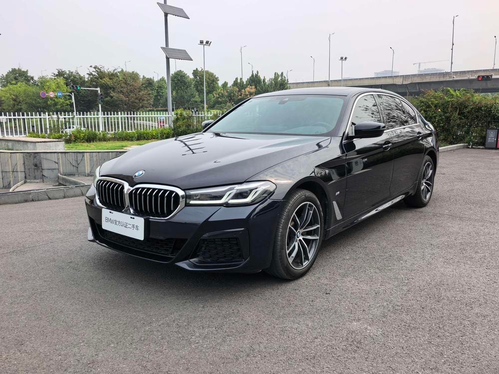 BMW 5-Series 2022 — фото автомобиля 1