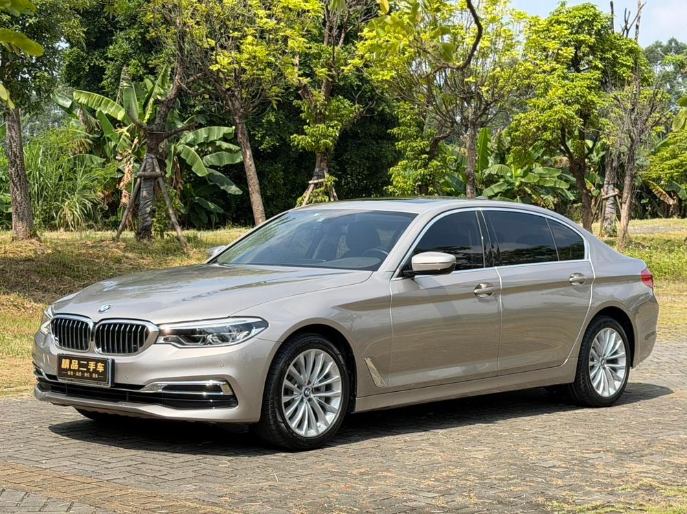 BMW 5-Series 2020 — фото автомобиля