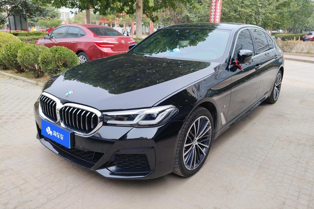 BMW 5-Series 2023 — фото автомобиля
