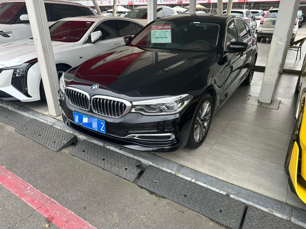 BMW 5-Series 2020 — фото автомобиля