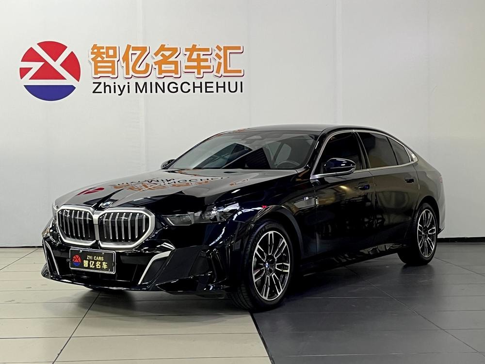 BMW 5-Series 2025 — фото автомобиля 1