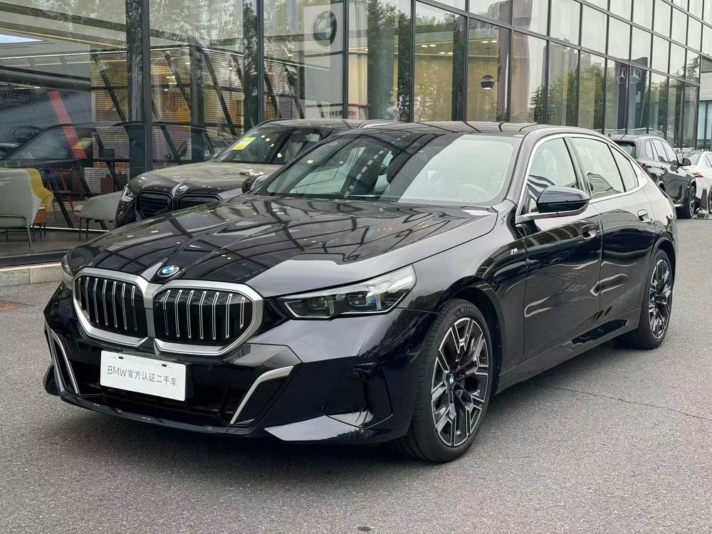 BMW 5-Series 2025 — фото автомобиля