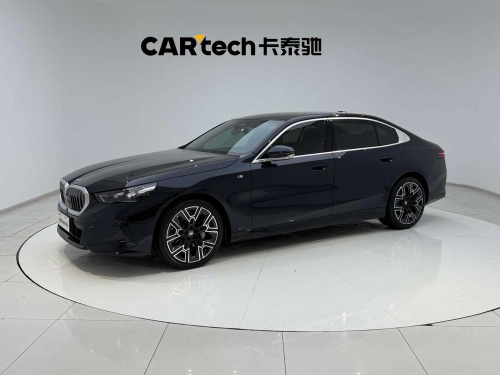 BMW 5-Series 2025 — фото автомобиля
