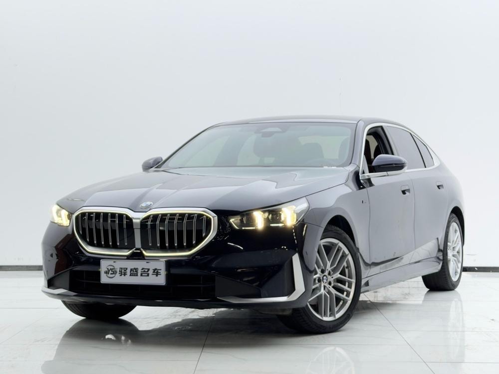 BMW 5-Series 2024 — фото автомобиля