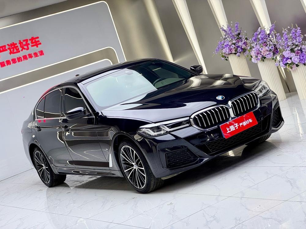 BMW 5-Series 2023 — фото автомобиля 1