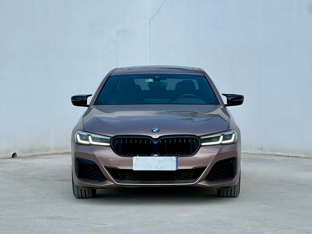 BMW 5-Series 2022 — фото автомобиля
