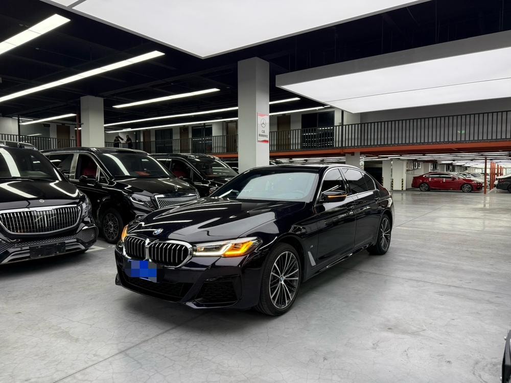 BMW 5-Series 2023 — фото автомобиля