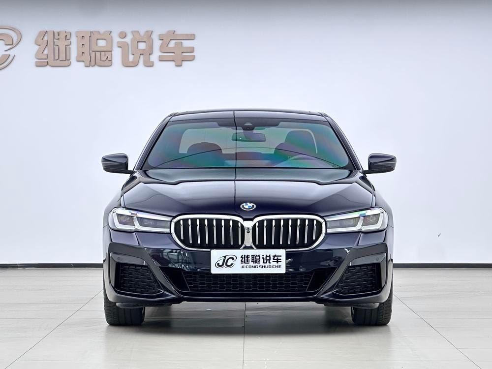 BMW 5-Series 2022 — фото автомобиля