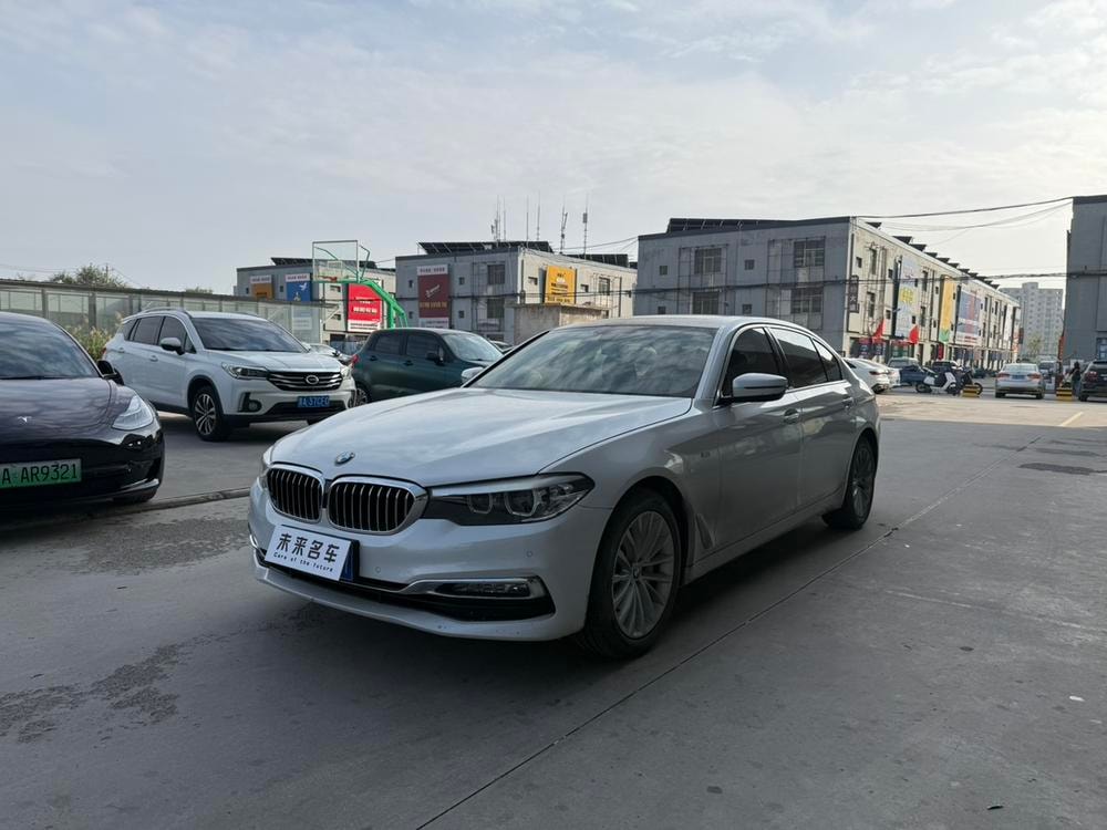 BMW 5-Series 2018 — фото автомобиля
