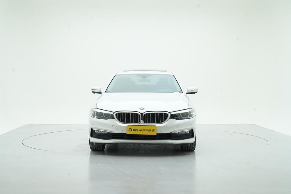 BMW 5-Series 2018 — фото автомобиля