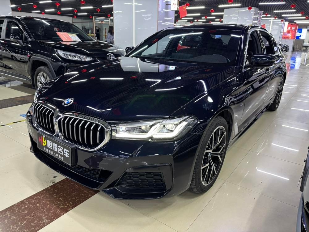 BMW 5-Series 2022 — фото автомобиля