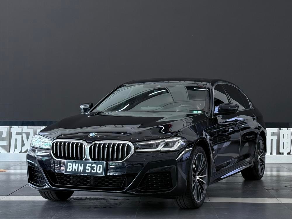 BMW 5-Series 2023 — фото автомобиля 1