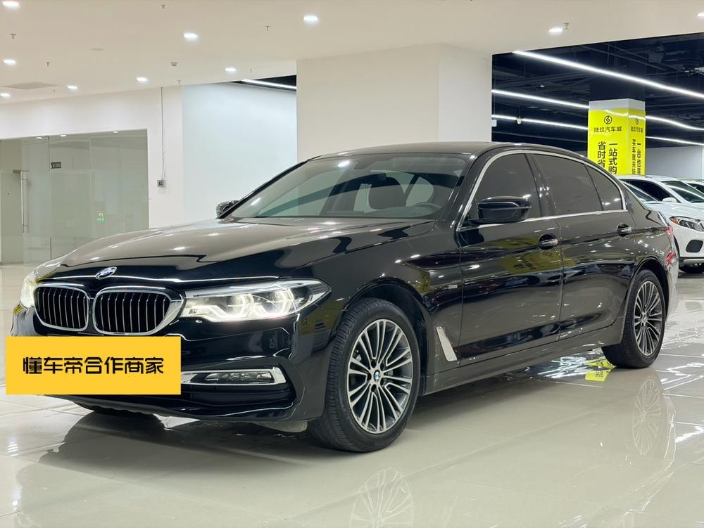 BMW 5-Series 2018 — фото автомобиля 1