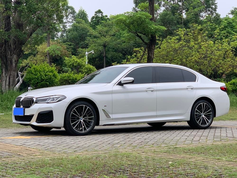 BMW 5-Series 2022 — фото автомобиля 1