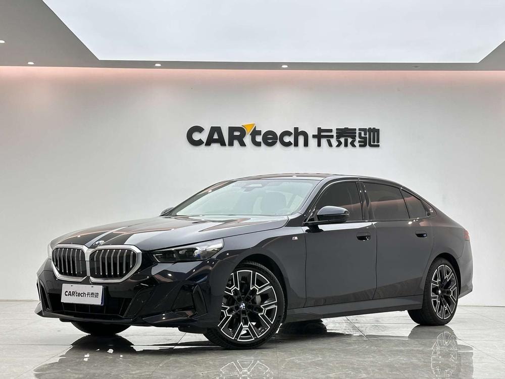 BMW 5-Series 2025 — фото автомобиля