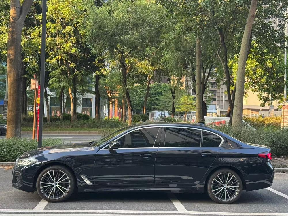 BMW 5-Series 2023 — фото автомобиля