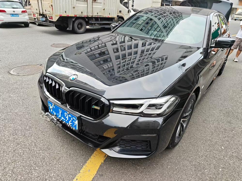 BMW 5-Series 2022 — фото автомобиля